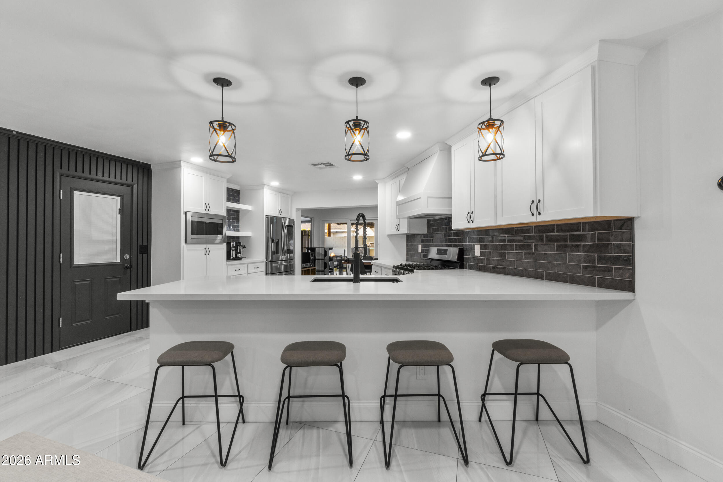 3938 East Cheery Lynn Road Phoenix, AZ 85018 - Photo 2 of 34 26_dsc05185