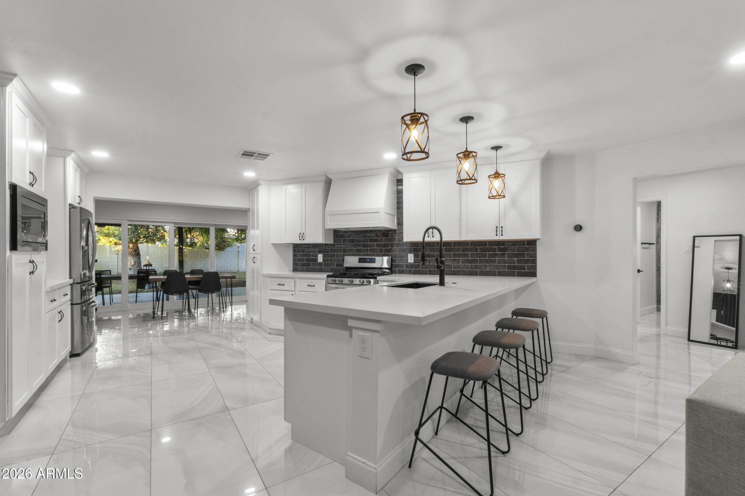 3938 East Cheery Lynn Road Phoenix, AZ 85018 - Photo 3 of 34 25_dsc05188