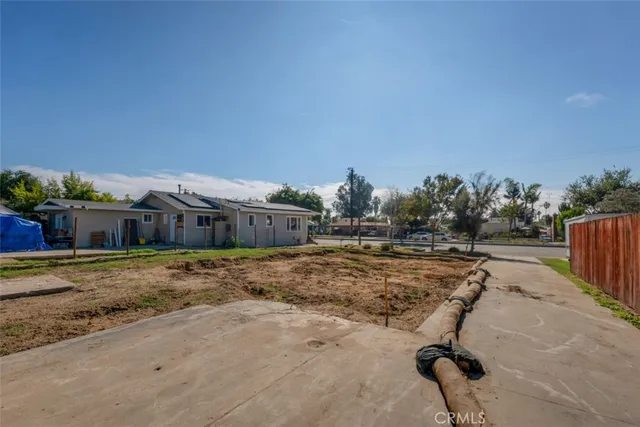 a view of a house with backyard and sitting area
