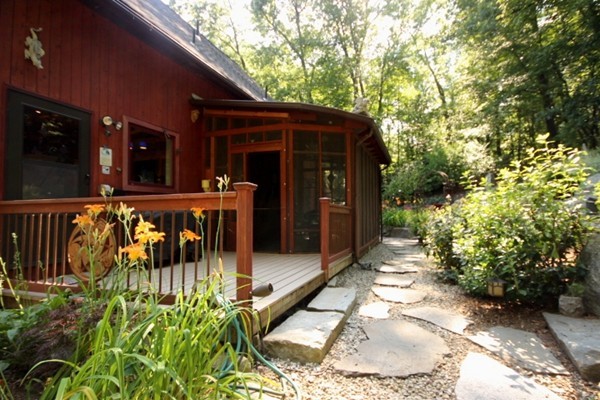 409 Rocky Hill Road Northampton, MA 01062 - Photo 4 of 30 Gallery Image 4