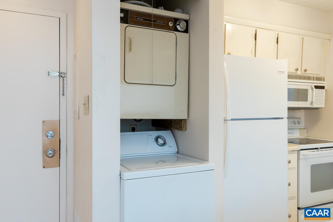2219 Tanners Ridge Roseland, VA 22967 - Photo 6 of 10 a view of kitchen with washer and dryer