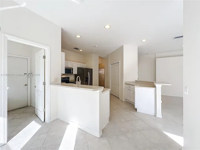 $4,295 | 4874 Sabal Lake Circle, Sarasota, FL 34238