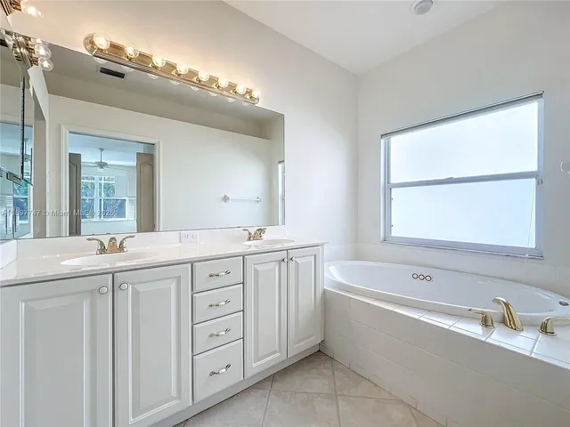 $4,295 | 4874 Sabal Lake Circle, Sarasota, FL 34238