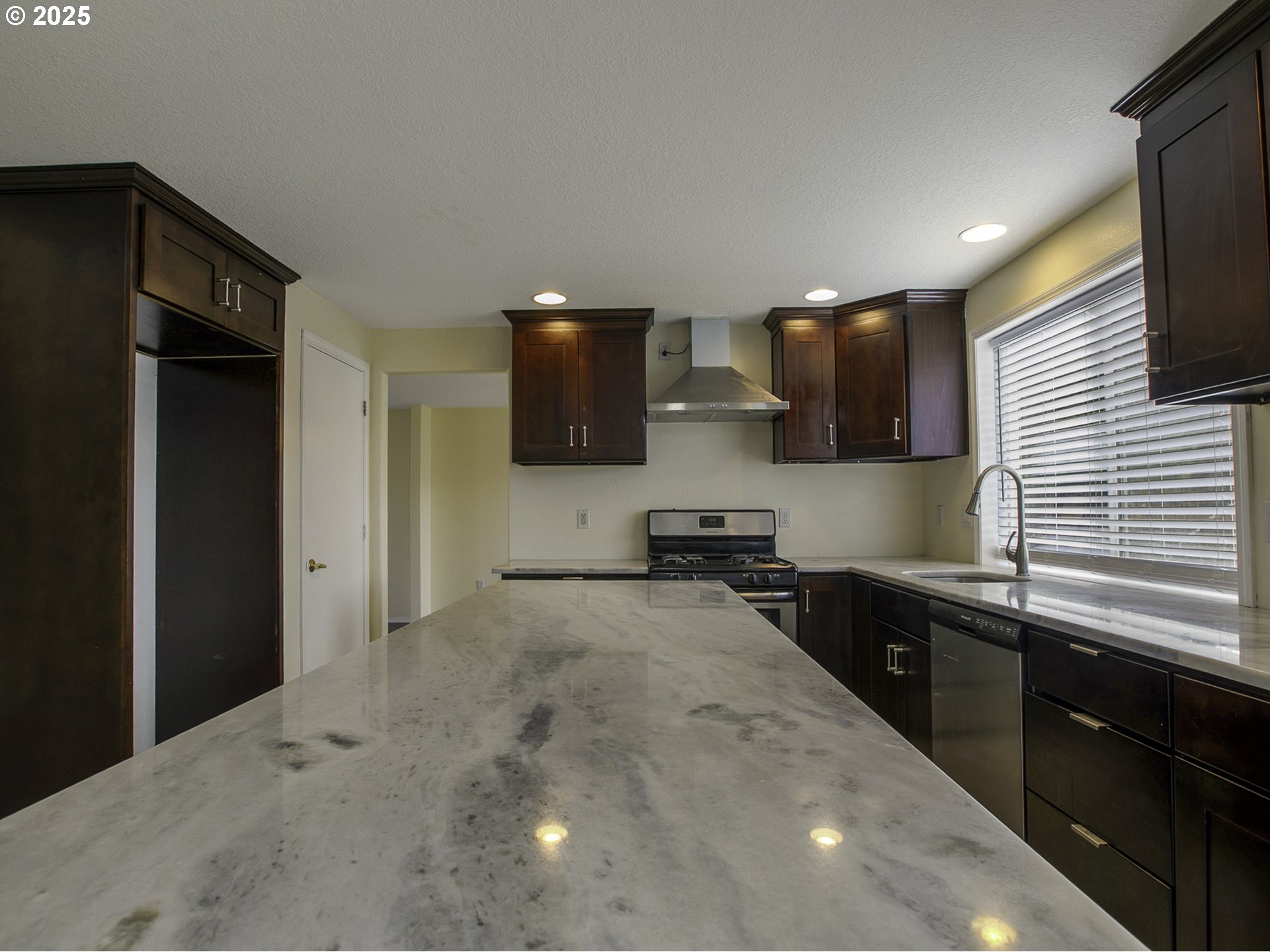 19707 Southeast 42nd Street Camas, WA 98607 - Photo 6 of 43