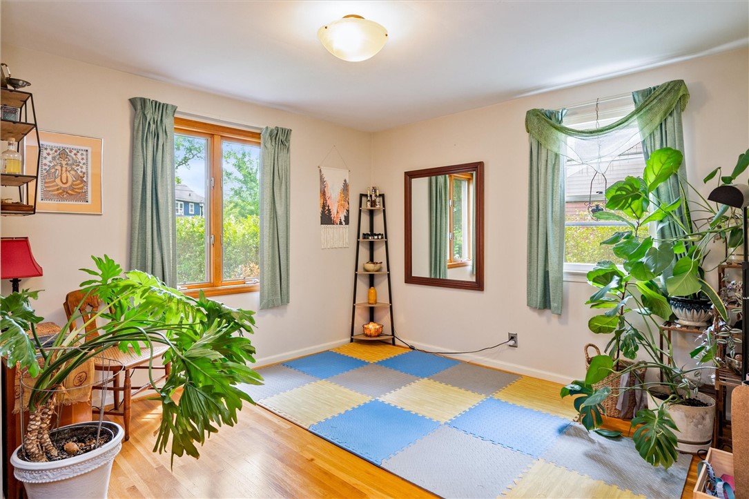 30 Lanark Crescent Rochester, NY 14609 - Photo 12 of 32 First floor bonus room ( possible additional bedro