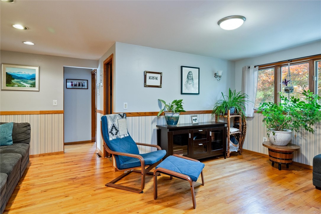 30 Lanark Crescent Rochester, NY 14609 - Photo 18 of 32 One of two bonus rooms upstairs ( Currently an off