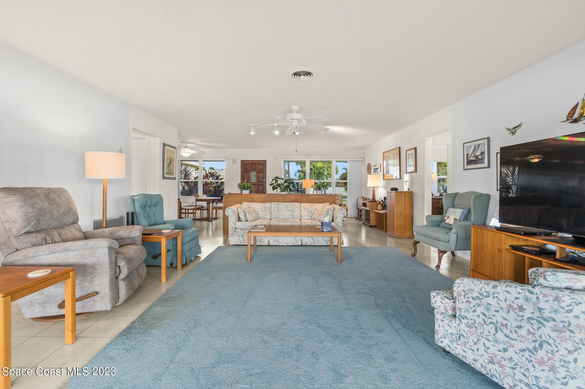 209 River Road Satellite Beach, FL 32937 - Photo 25 of 86 a living room with furniture and a flat screen tv