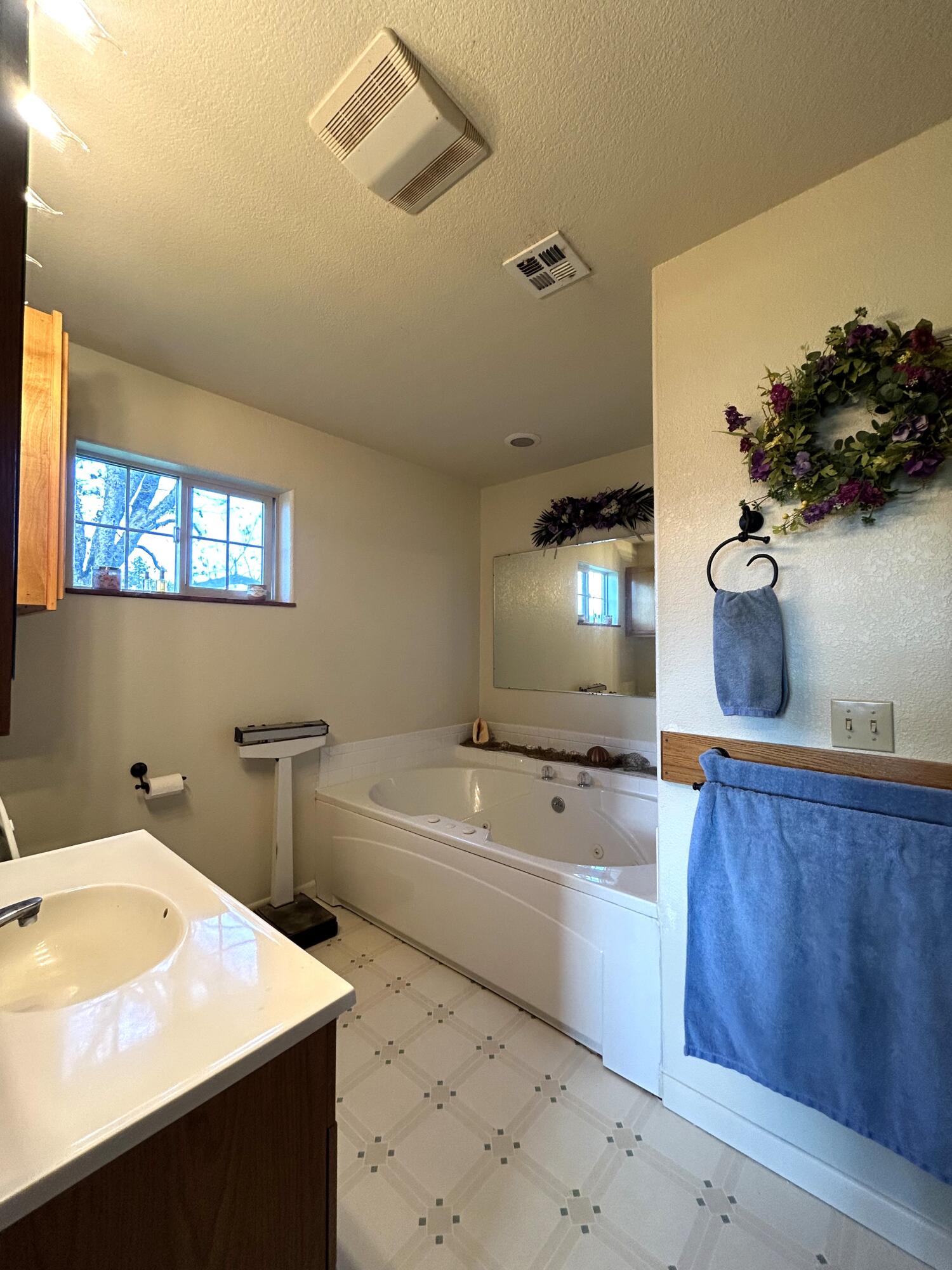 620 Dick George Road Cave Junction, OR 97523 - Photo 32 of 123 73. Primary Bathroom