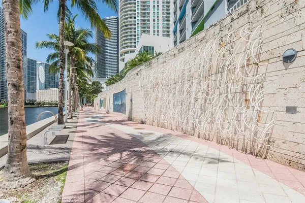 $450,000 | 335 South Biscayne Boulevard, Unit 2710, Miami, FL 33131