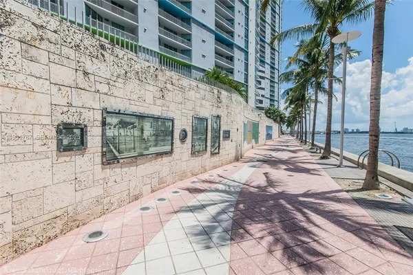 $450,000 | 335 South Biscayne Boulevard, Unit 2710, Miami, FL 33131