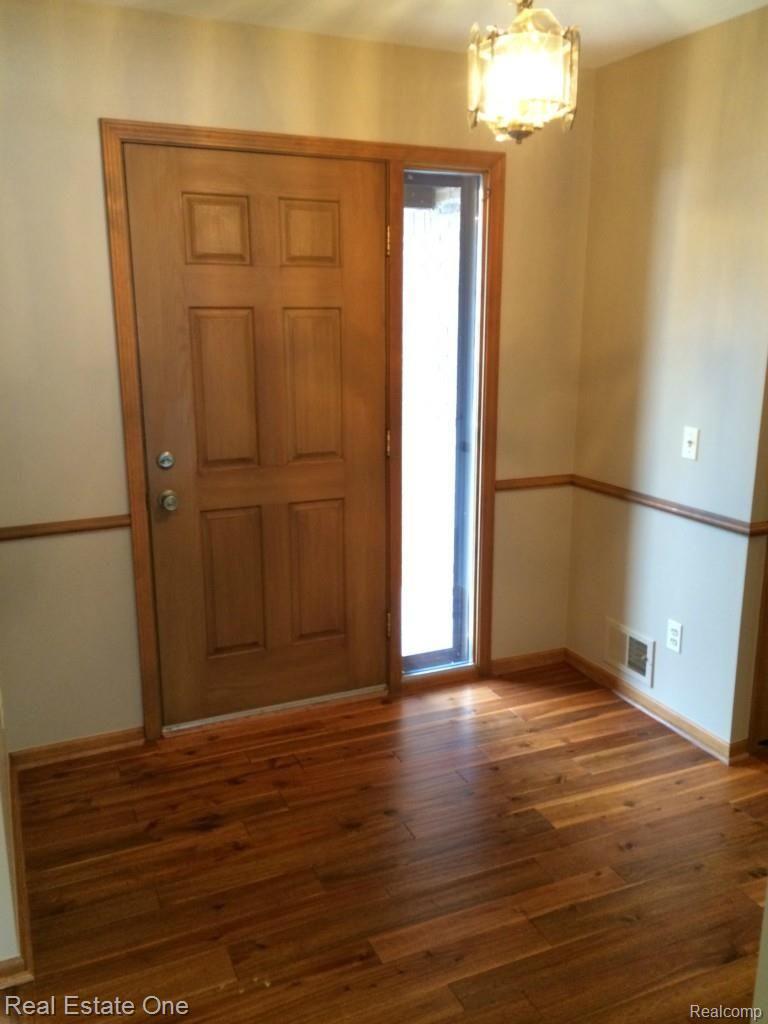 750 Leinster Road Rochester, MI 48309 - Photo 7 of 29 IMG_5783.jpg