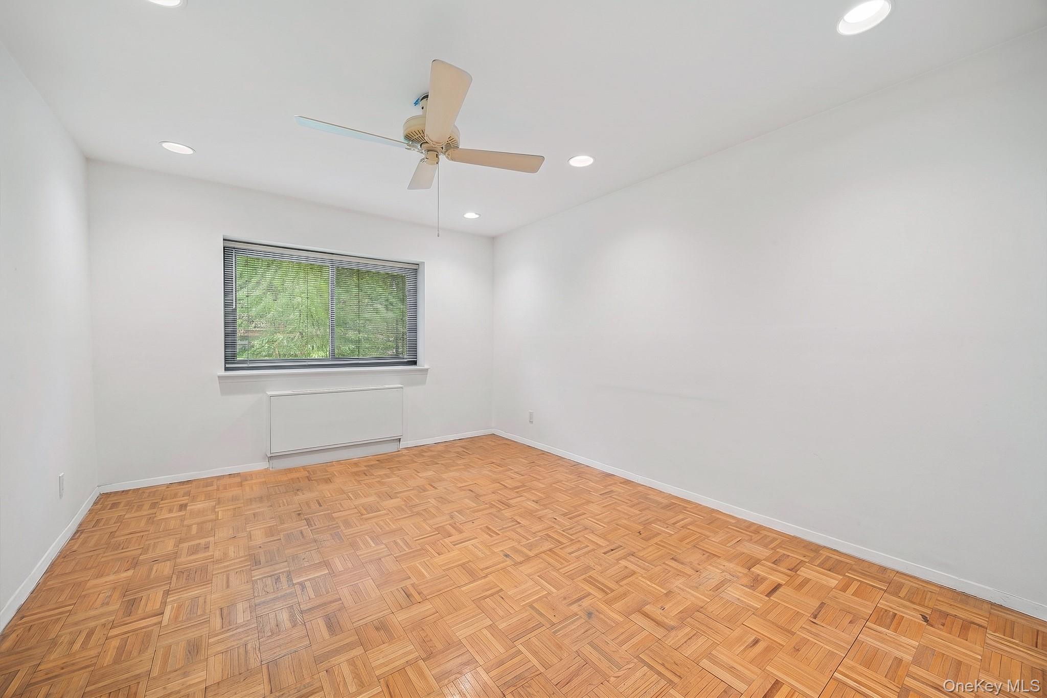 21 Canterbury Road, Unit 15 Great Neck, NY 11021 - Photo 8 of 17