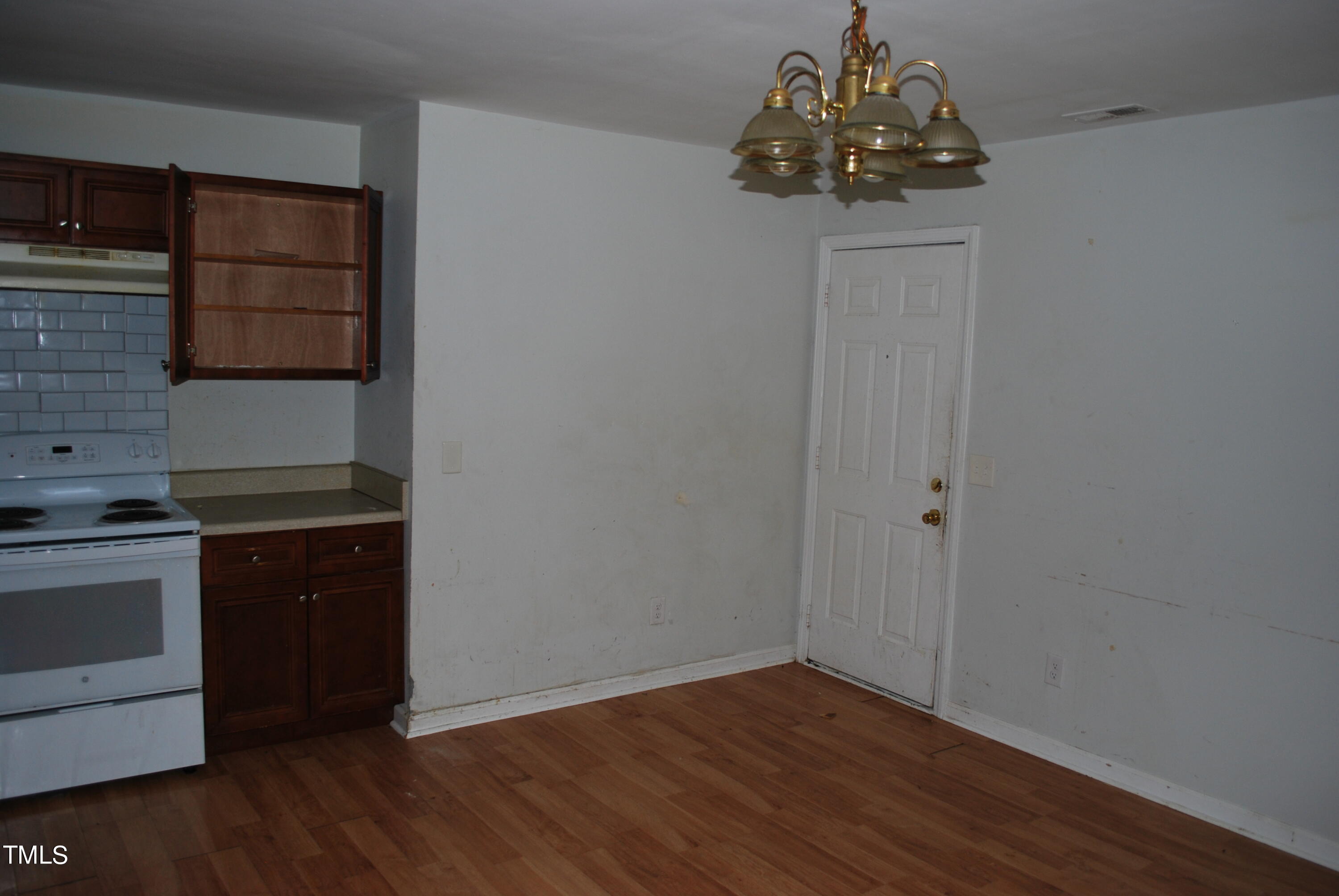 1212 Armstrong Circle Raleigh, NC 27610 - Photo 13 of 18 DSC_0035