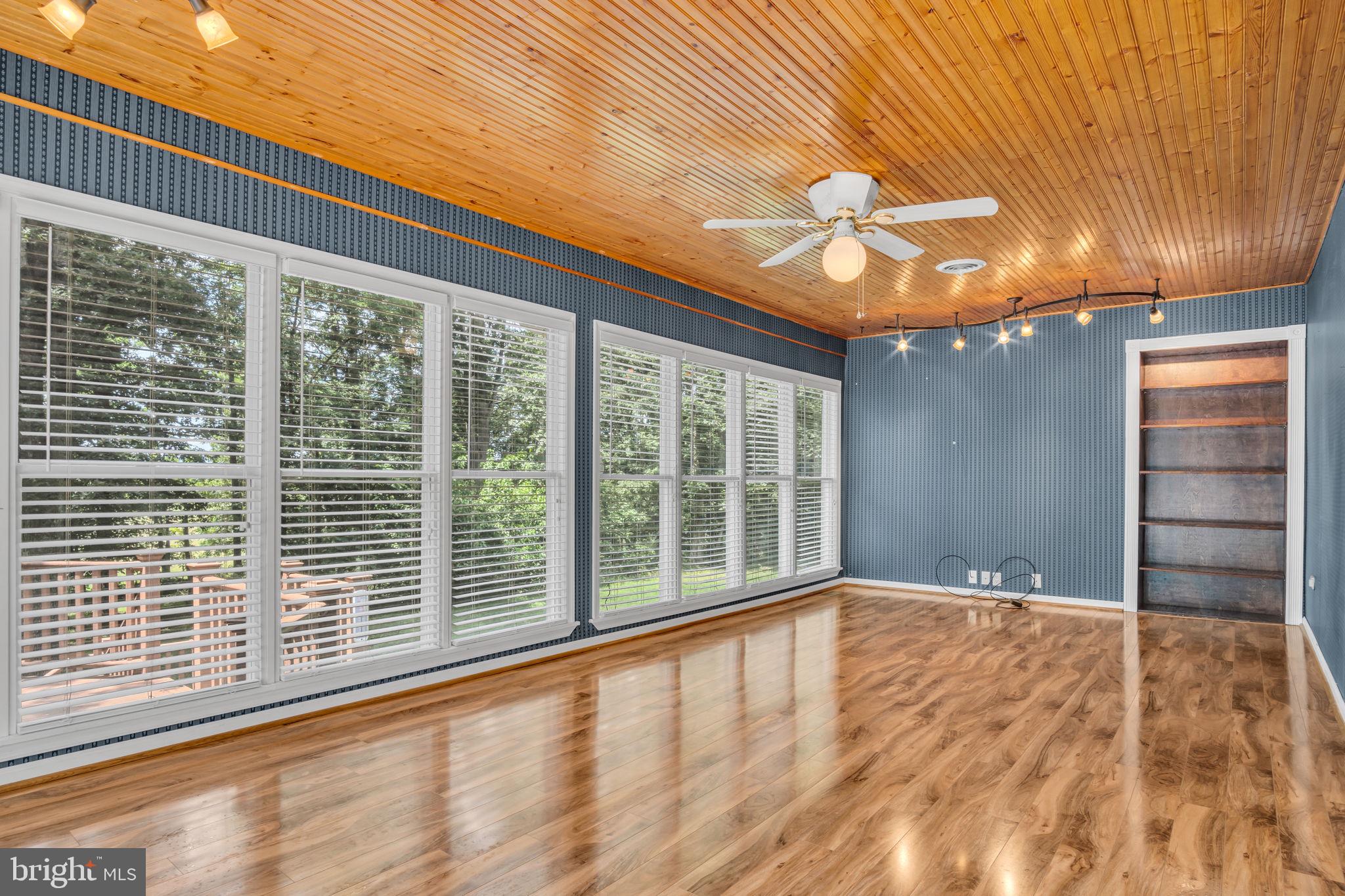 949 Ridge Road Gettysburg, PA 17325 - Photo 7 of 55