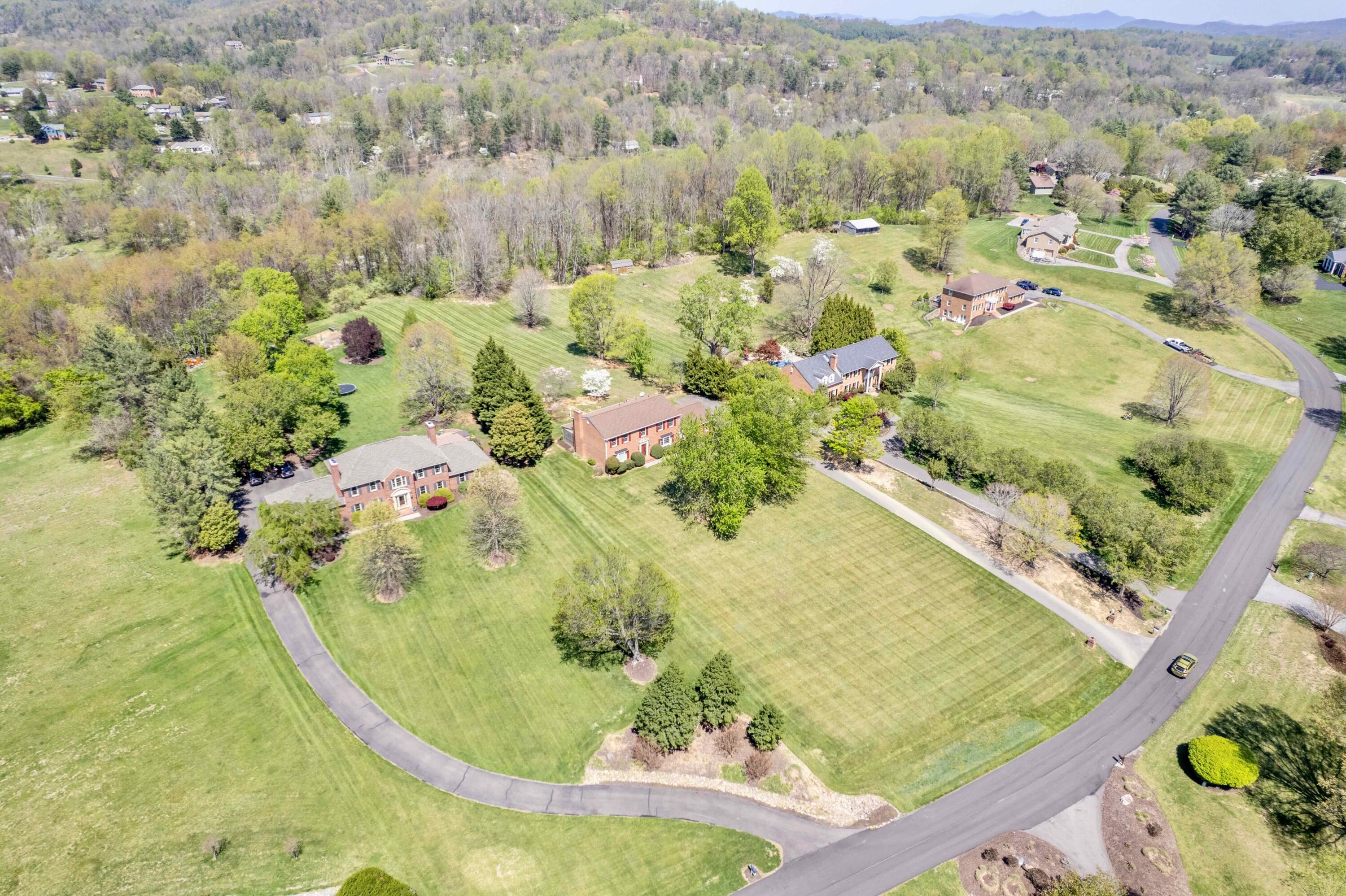7173 Hollyberry Road Roanoke, VA 24018 - Photo 2 of 63 Hollyberry - 2