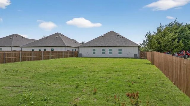 a view of a house with a backyard
