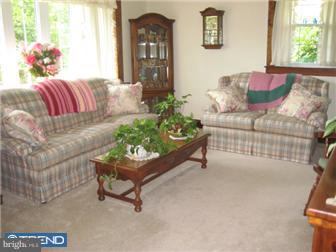 8013 Bradford Street Philadelphia, PA 19152 - Photo 3 of 12 Living Room