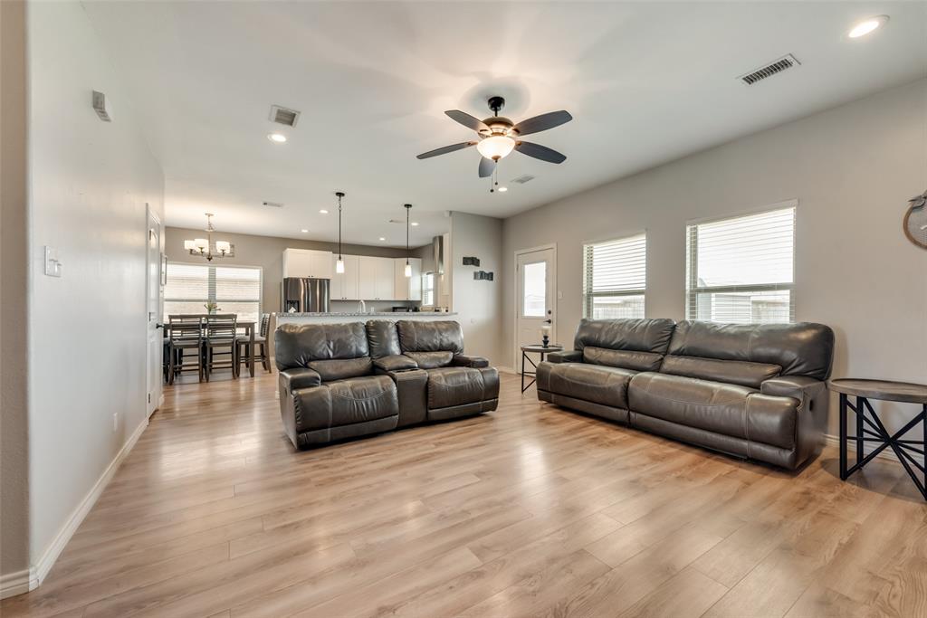 110 Springleaf Lane Mabank, TX 75147 - Photo 4 of 19