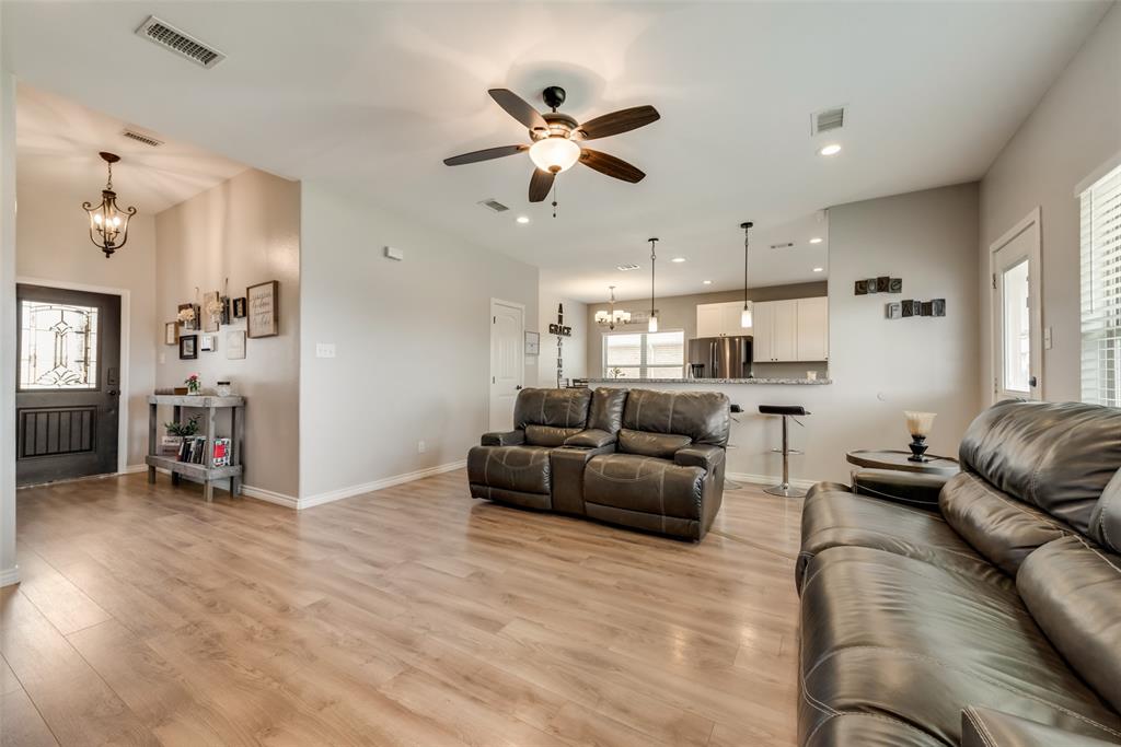 110 Springleaf Lane Mabank, TX 75147 - Photo 5 of 19