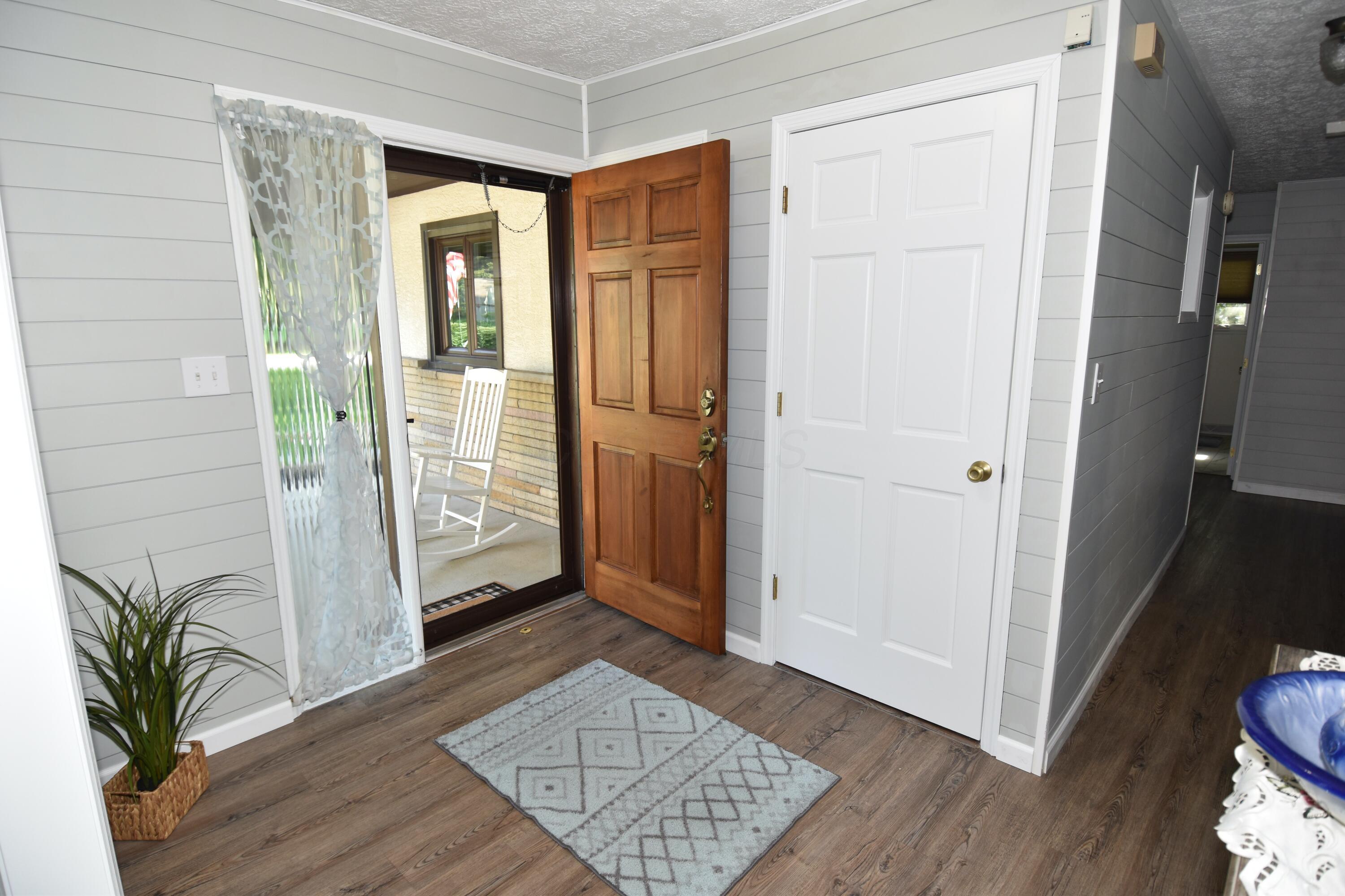 15 Tow Path Road Granville, OH 43023 - Photo 13 of 79 Foyer!