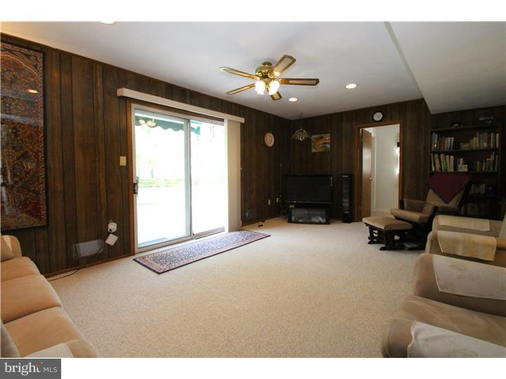 18 Tyndale Road Trenton, NJ 08690 - Photo 14 of 25 Family Room