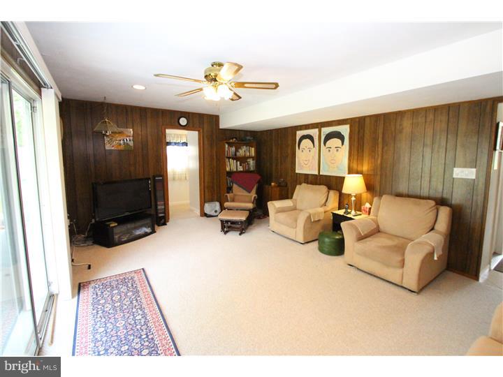 18 Tyndale Road Trenton, NJ 08690 - Photo 15 of 25 Family Room