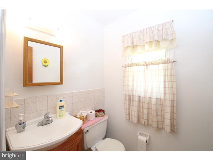 18 Tyndale Road Trenton, NJ 08690 - Photo 18 of 25 Bathroom