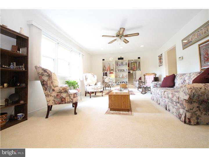 18 Tyndale Road Trenton, NJ 08690 - Photo 5 of 25 Living Room