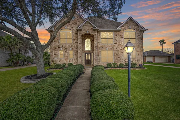$595,000 | 1915 Blue Quail Drive, Friendswood, TX 77546