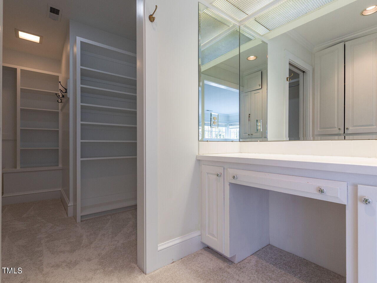 110 Pasquotank Drive Raleigh, NC 27609 - Photo 27 of 49 024-1280x960-make-up-vanity-master-close