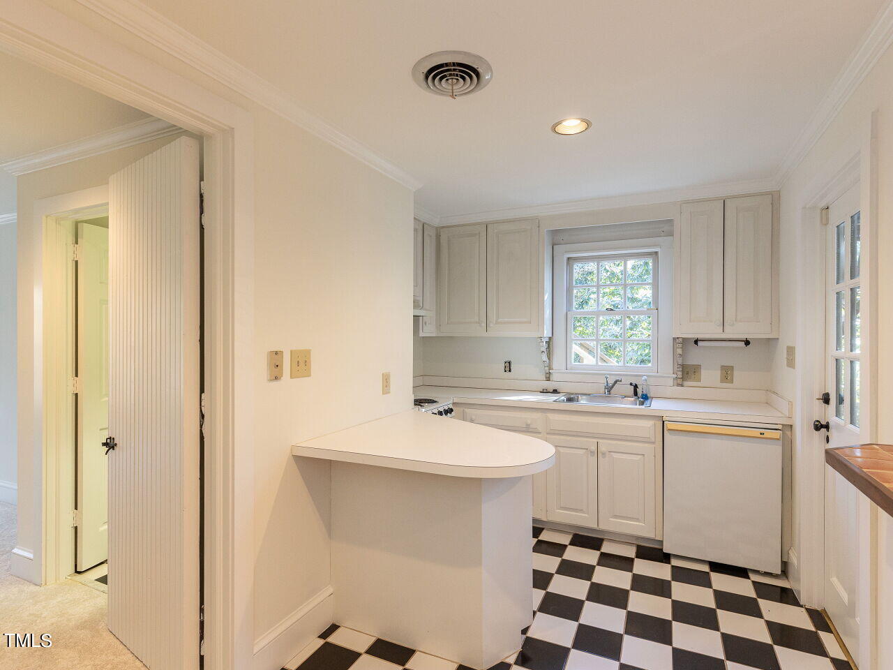 110 Pasquotank Drive Raleigh, NC 27609 - Photo 38 of 49 039-1280x960-basement-kitchen
