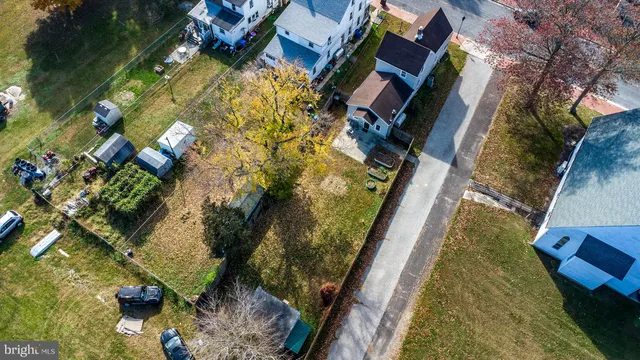 a picture of a bench in front of a wall