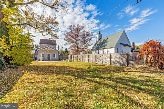 a view of swimming pool of the house with green space