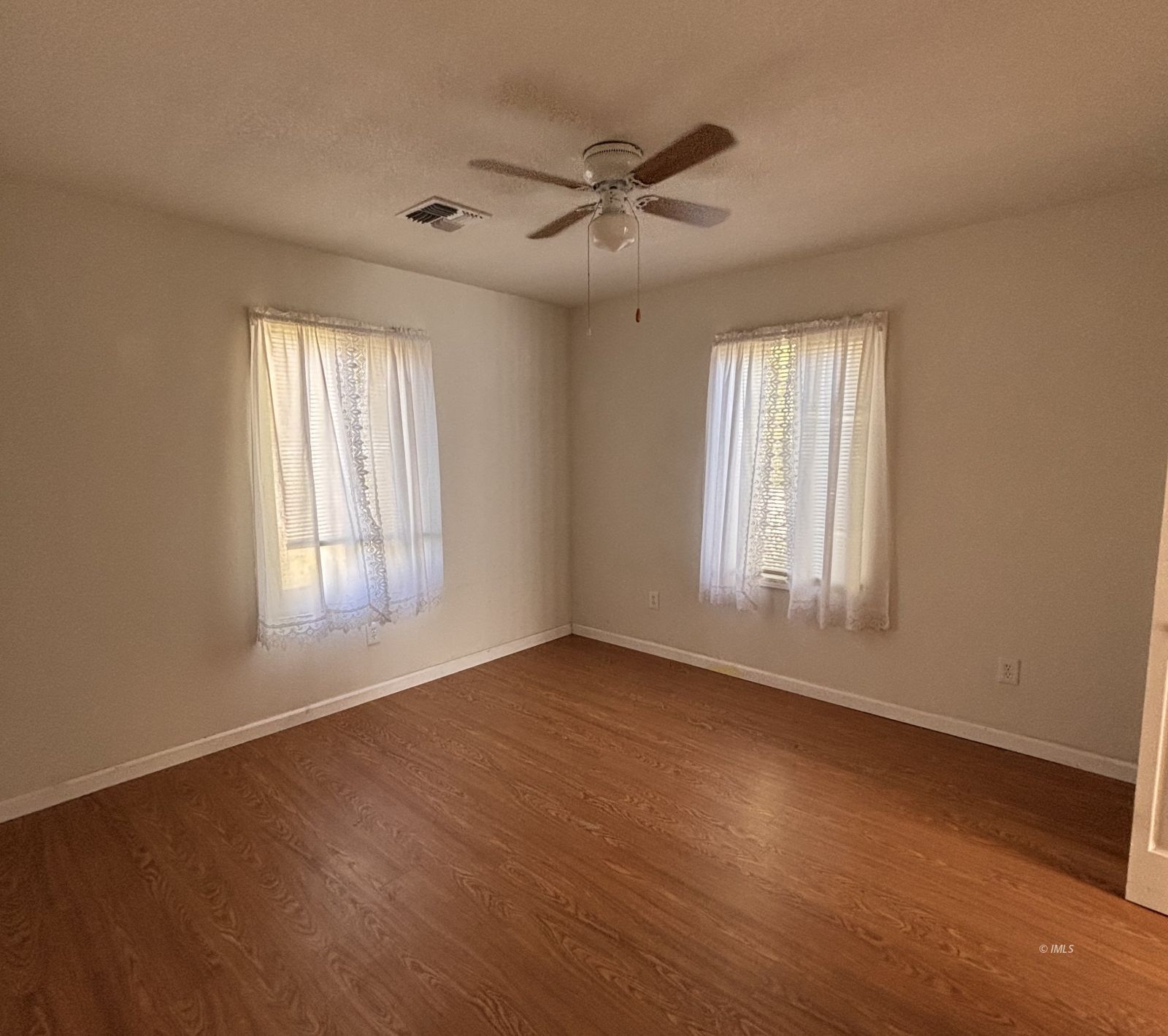 137 East Payne Street Independence, CA 93526 - Photo 4 of 11 Side room next to kitchen