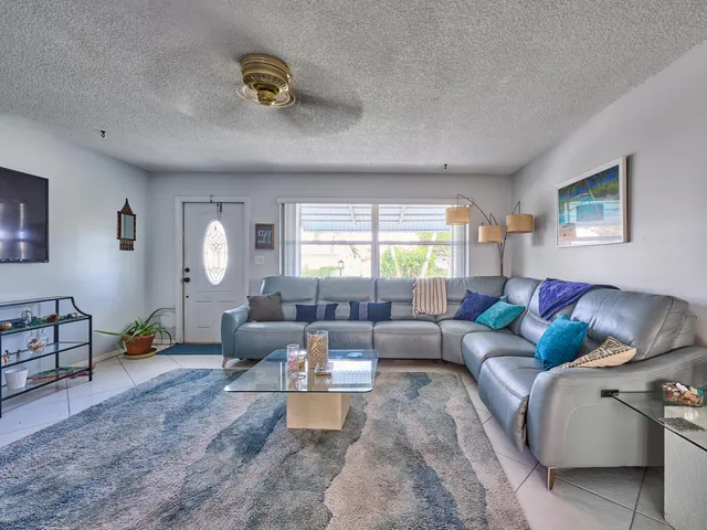 $2,000 | 519 Southwest 18th Street, Boynton Beach, FL 33426