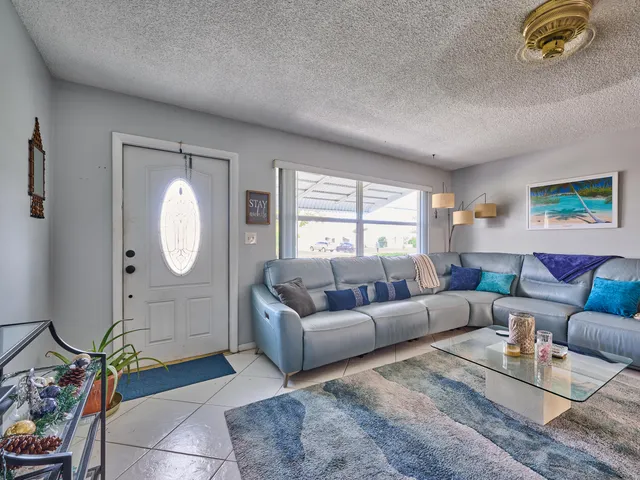 $2,000 | 519 Southwest 18th Street, Boynton Beach, FL 33426