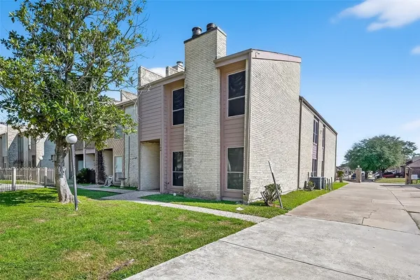 $2,495 | 11280 Braes Forest Drive, Unit 406, Houston, TX 77071