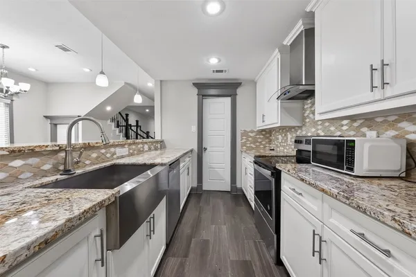 $2,495 | 11280 Braes Forest Drive, Unit 406, Houston, TX 77071