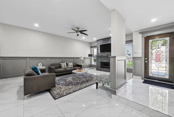 $2,495 | 11280 Braes Forest Drive, Unit 406, Houston, TX 77071