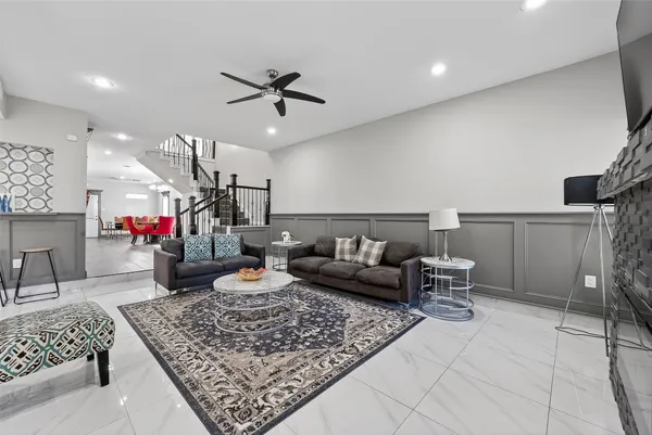 $2,495 | 11280 Braes Forest Drive, Unit 406, Houston, TX 77071