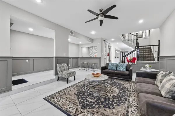 $2,495 | 11280 Braes Forest Drive, Unit 406, Houston, TX 77071