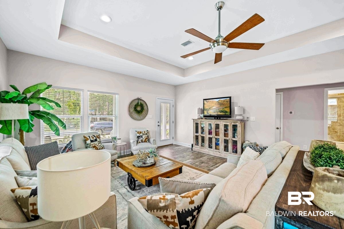 5204 Pine Road Orange Beach, AL 36561 - Photo 8 of 28 Living area
