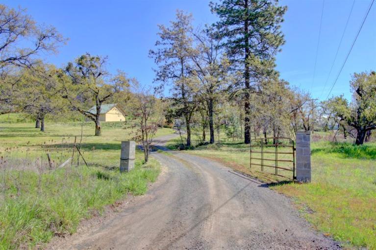 11126 Agate Road Eagle Point, OR 97524 - Photo 2 of 35 Additional Photo