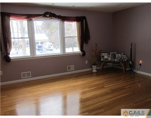 22 Carter Road East Brunswick, NJ 08816 - Photo 6 of 13 Gallery Image 6