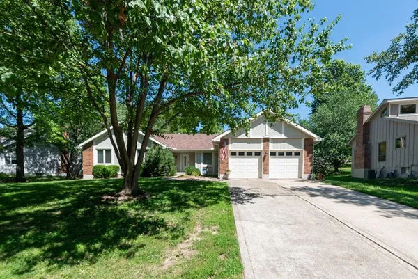 $399,900 | 5116 Northwest Walden Drive, Kansas City, MO 64151