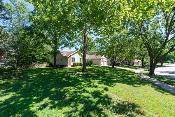 $399,900 | 5116 Northwest Walden Drive, Kansas City, MO 64151