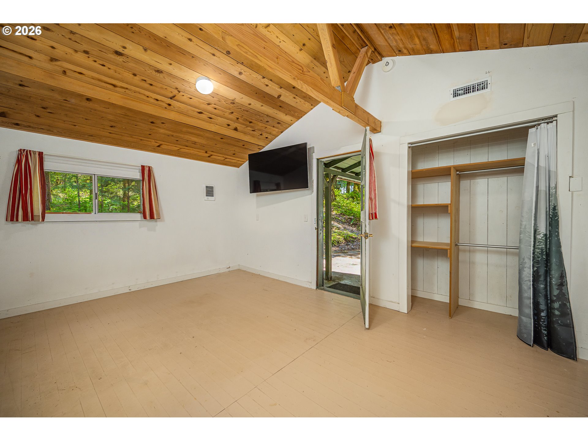49091 Salt Creek Road Oakridge, OR 97463 - Photo 15 of 16 a view of a livingroom with an empty space