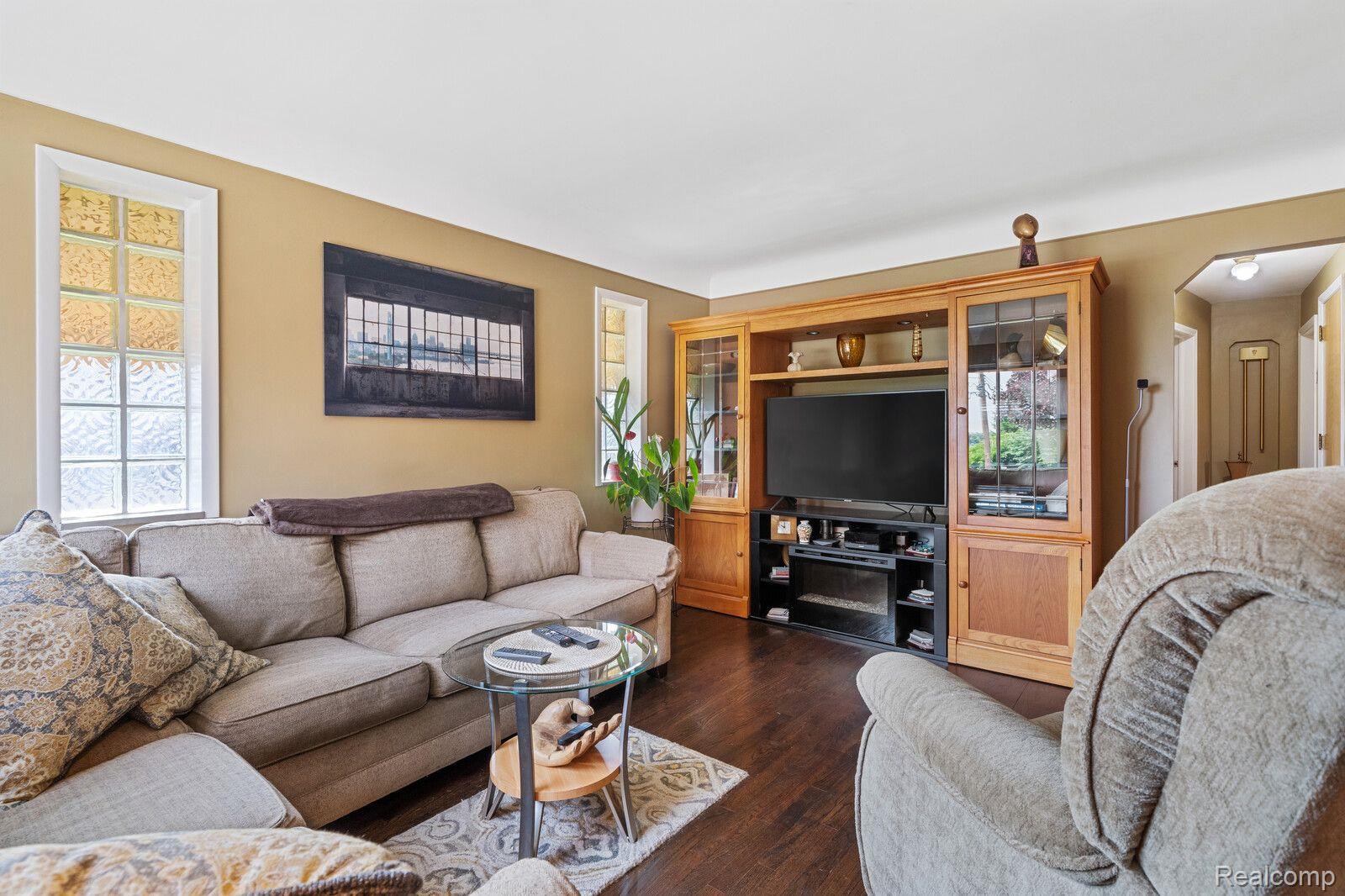 8296 Racine Road Warren, MI 48093 - Photo 5 of 30 Gallery Image 5