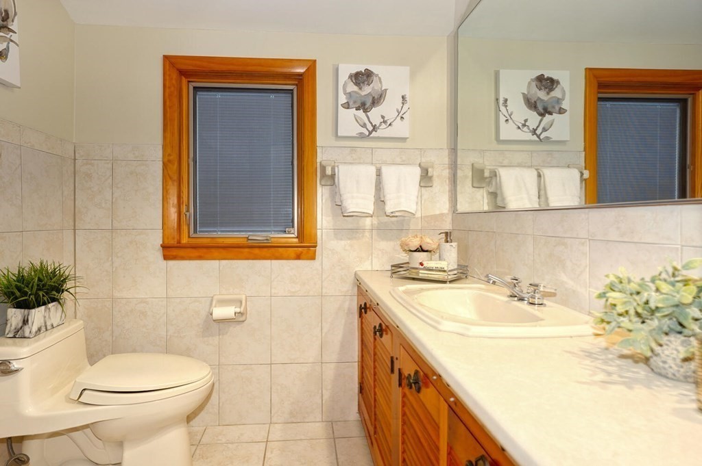 8 Forest Road Burlington, MA 01803 - Photo 20 of 35