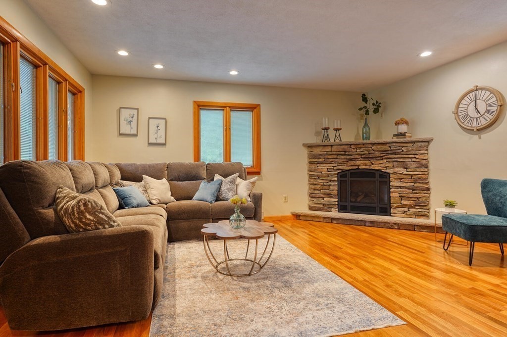 8 Forest Road Burlington, MA 01803 - Photo 4 of 35